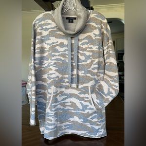Tahari Women’s Camouflage Funnel Neck Pullover Size Medium